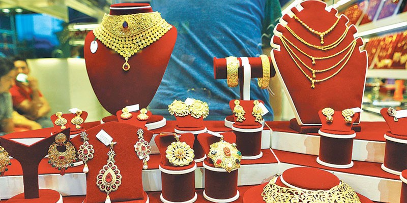 व्यवसायी पसल कुर्ने ग्राहक भाउ बुझ्ने